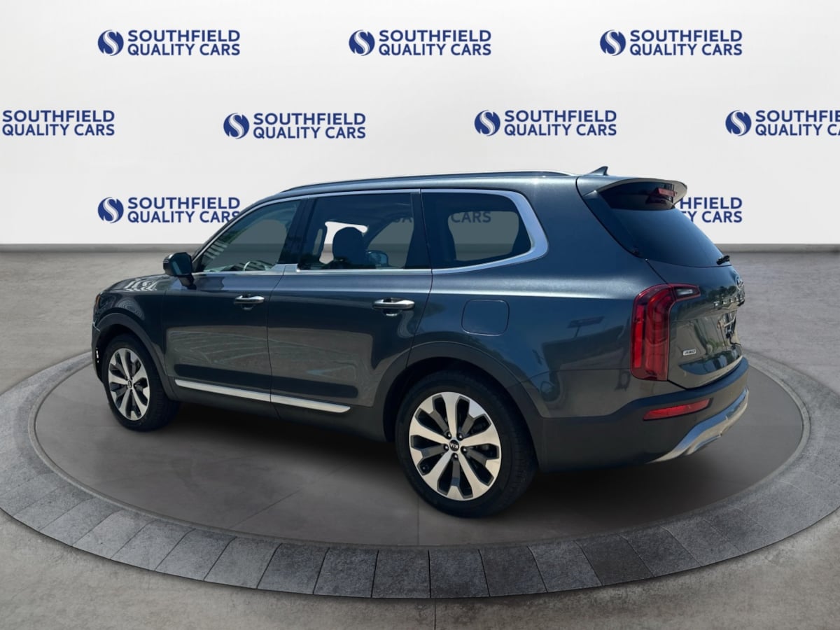 Vehicle image 8 of 44