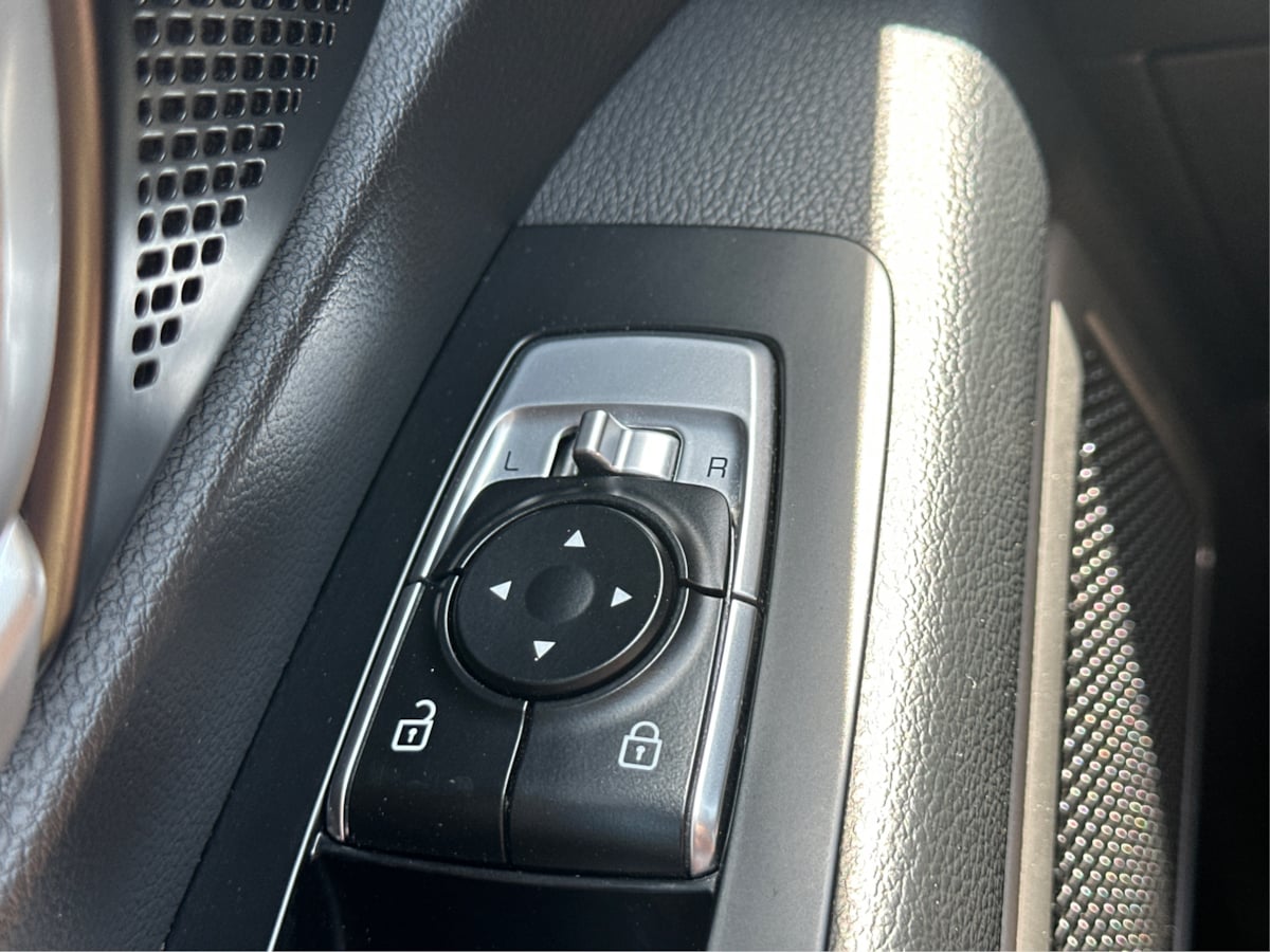 Vehicle image 29 of 44