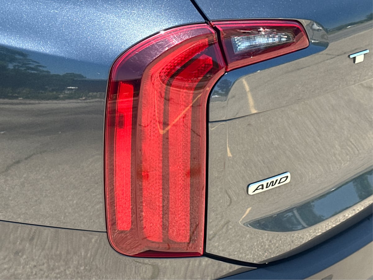 Vehicle image 41 of 44