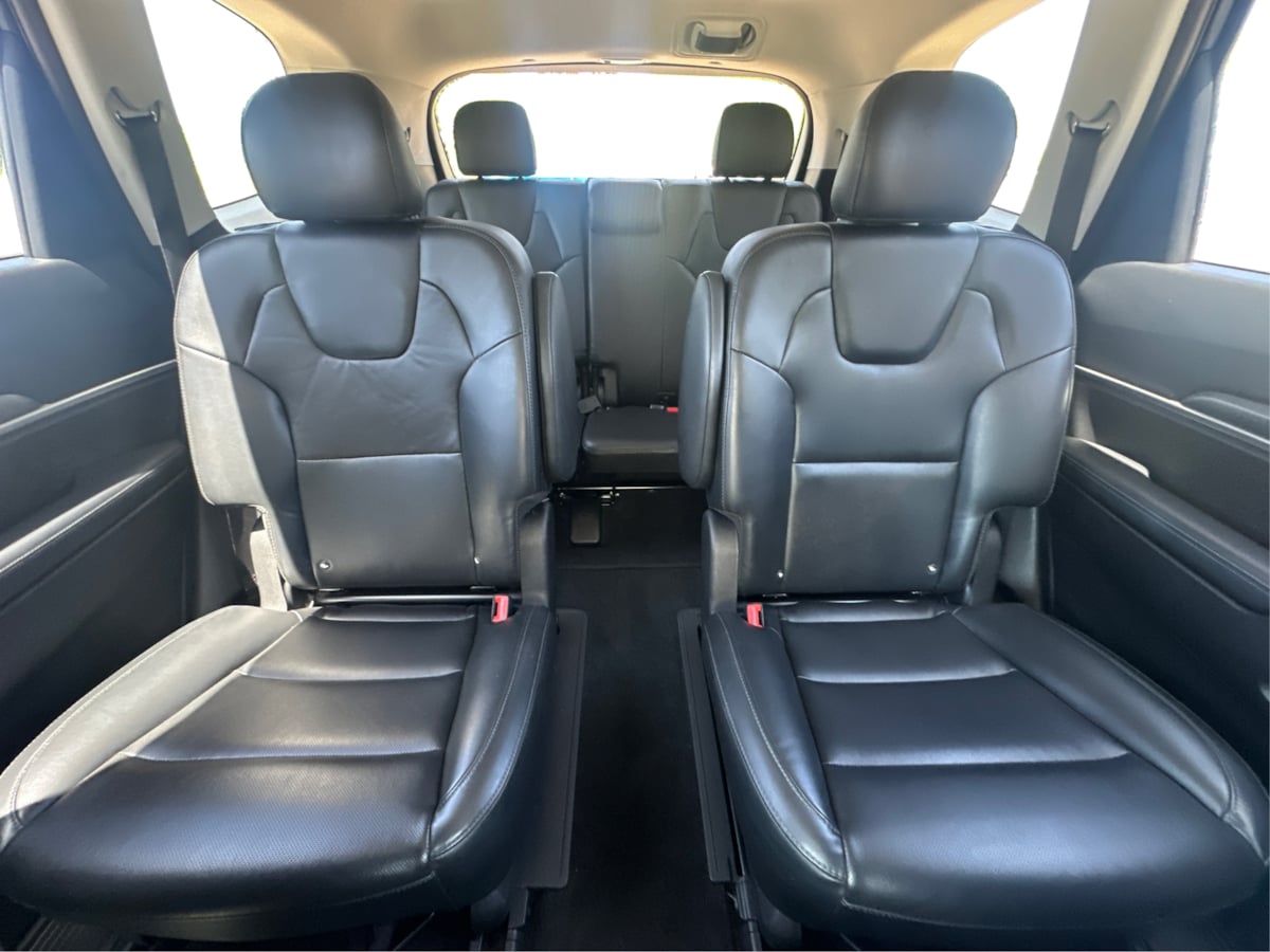 Vehicle image 12 of 44