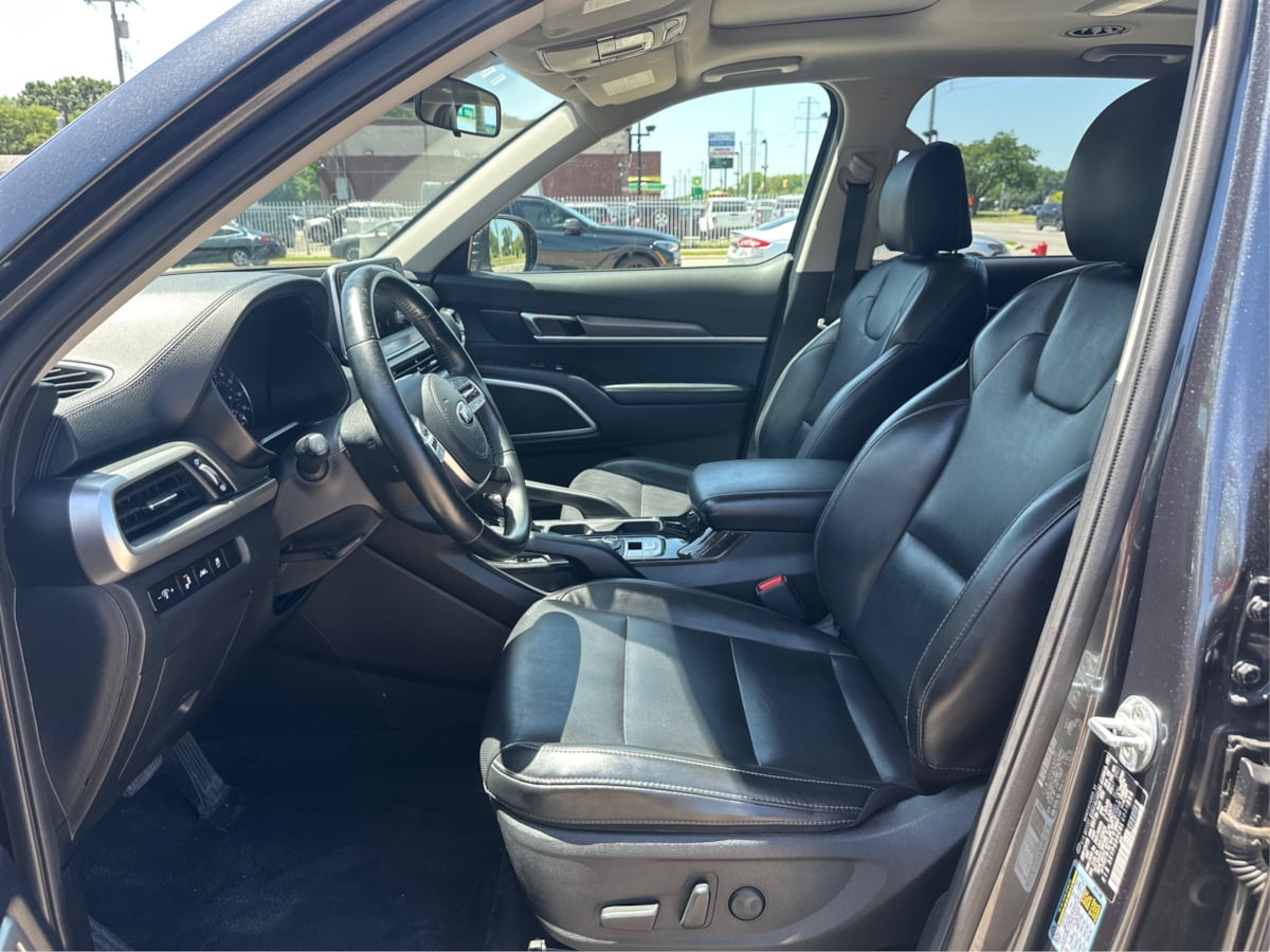 Vehicle image 14 of 44