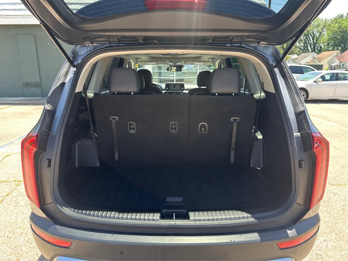 Vehicle image 11 of 44