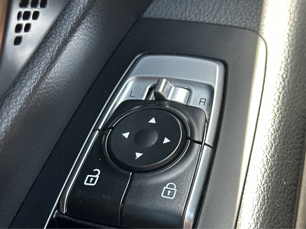 Vehicle image 34 of 44
