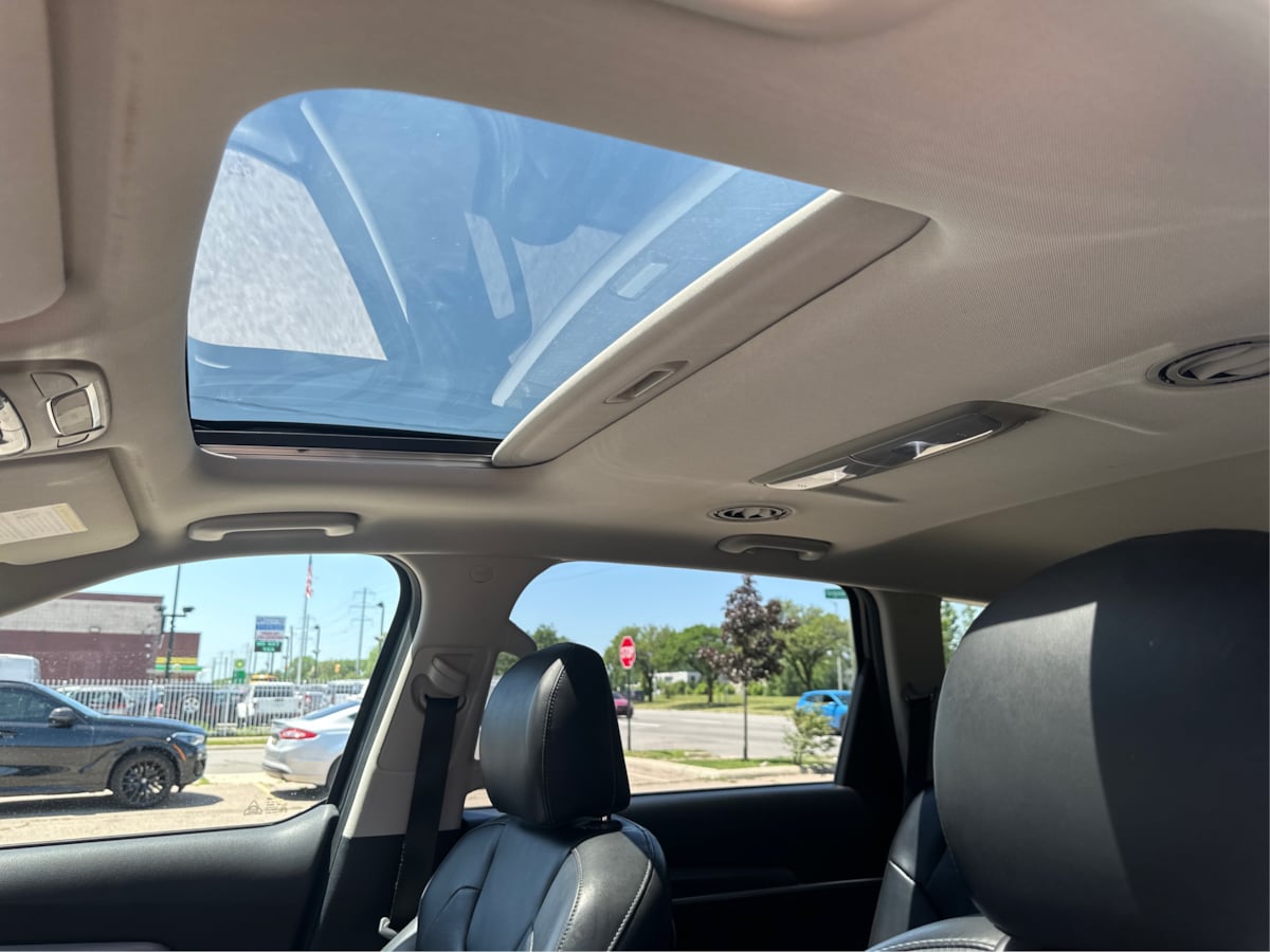 Vehicle image 15 of 44