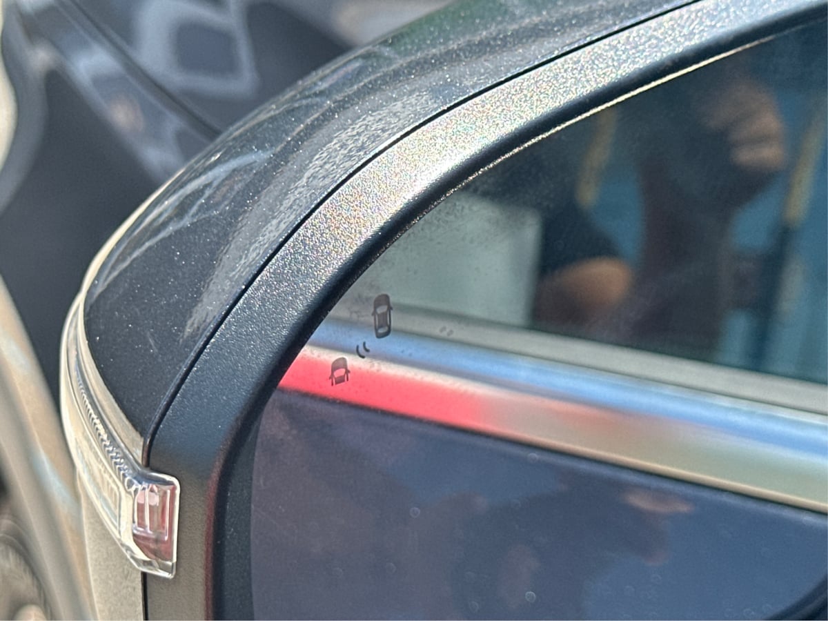 Vehicle image 40 of 44