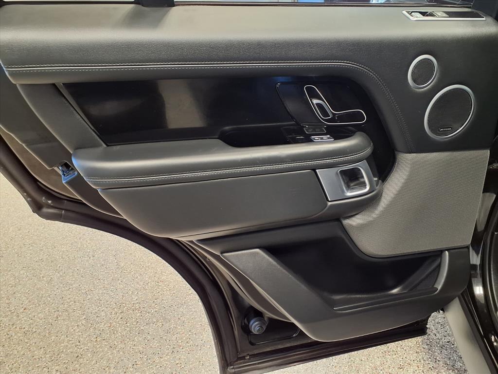 2020 Land Rover Range Rover HSE Image 16 of 20