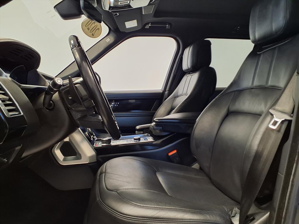 2020 Land Rover Range Rover HSE Image 9 of 20