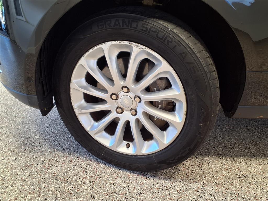 2020 Land Rover Range Rover HSE Image 6 of 20