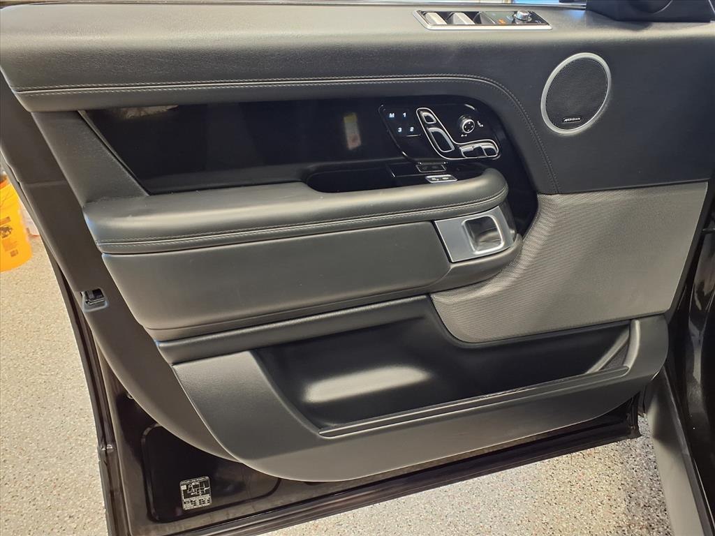 2020 Land Rover Range Rover HSE Image 17 of 20