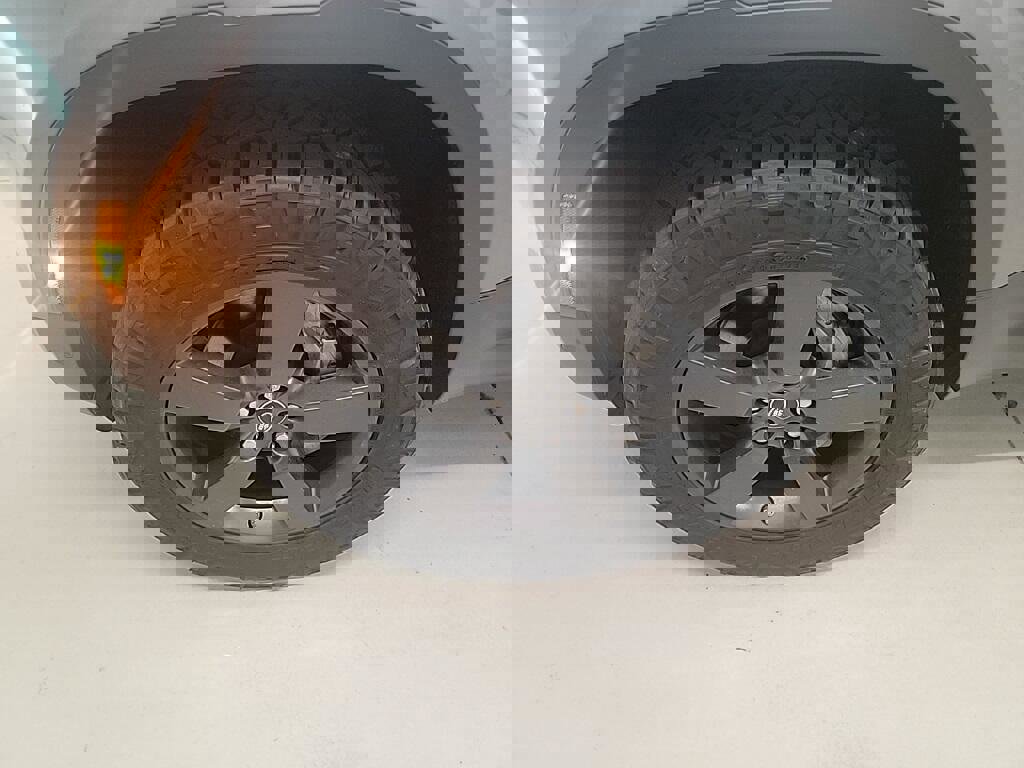 Vehicle image 7 of 23