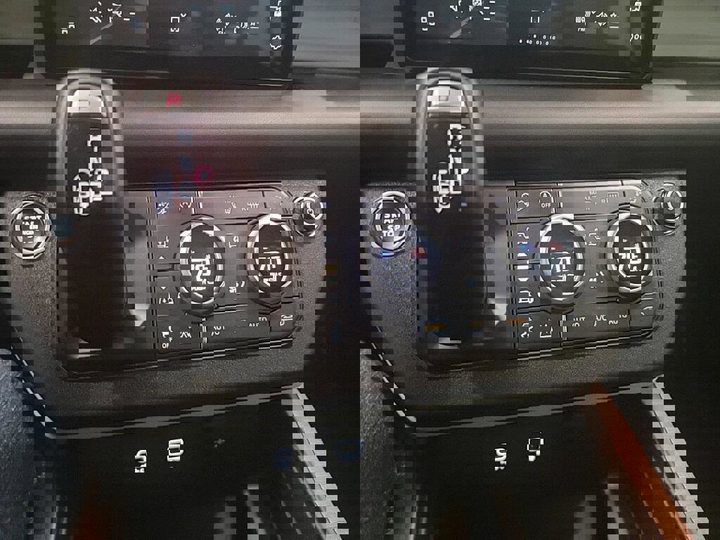 Vehicle image 21 of 23