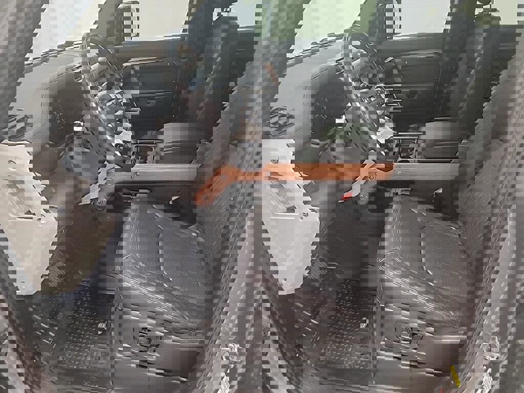 Vehicle image 10 of 23