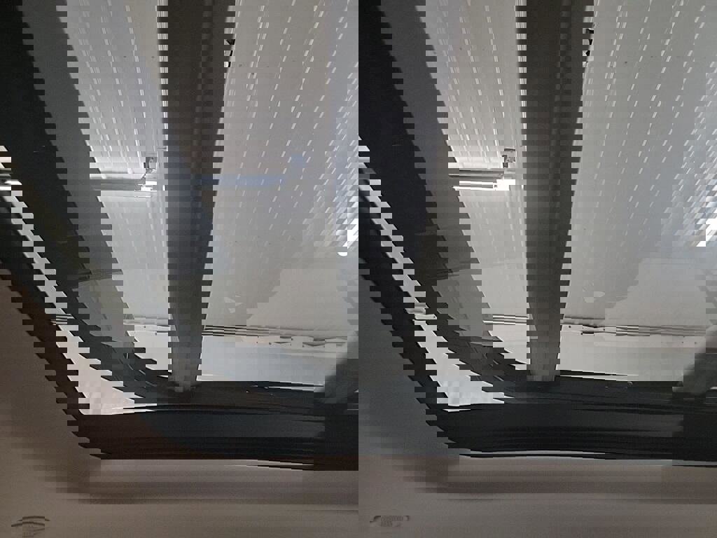 Vehicle image 20 of 23