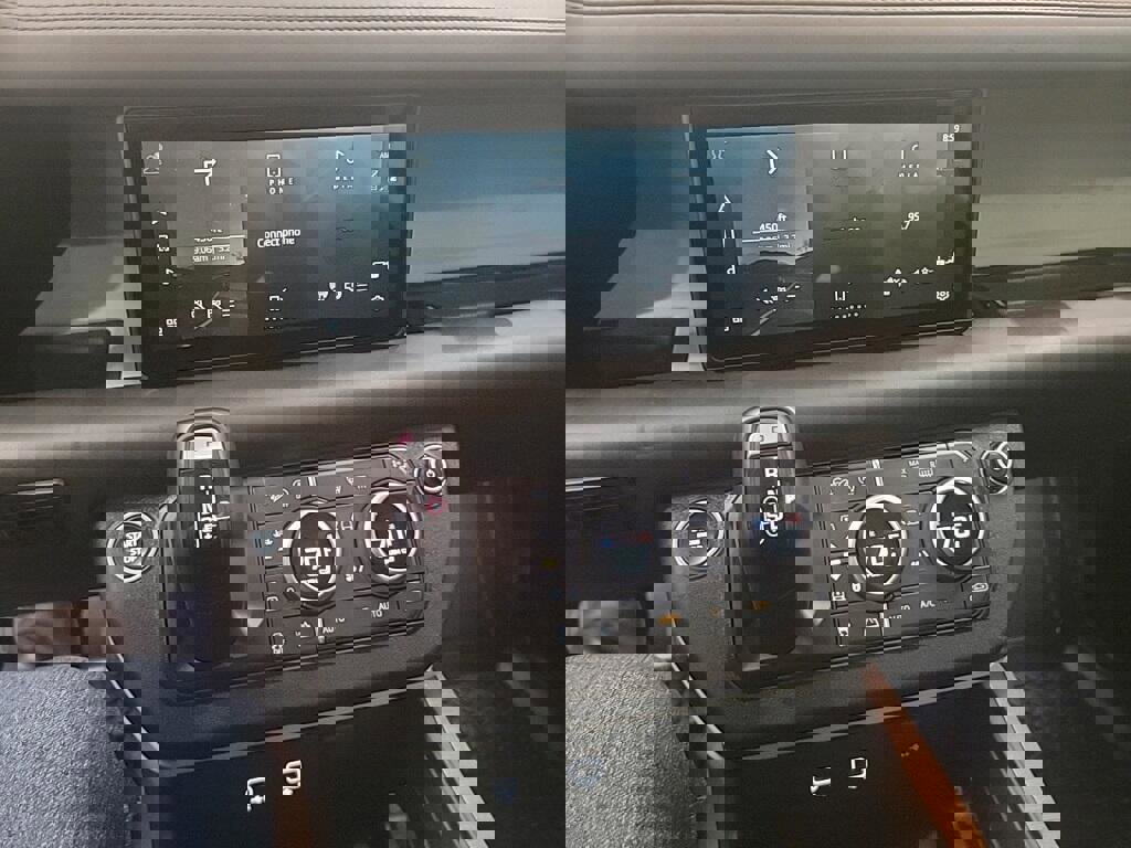 Vehicle image 16 of 23