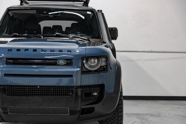 2020 Land Rover Defender HSE Image 2 of 67
