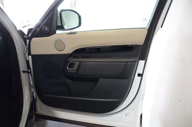 Vehicle image 32 of 40