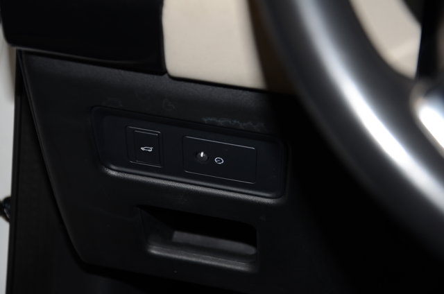 Vehicle image 16 of 40