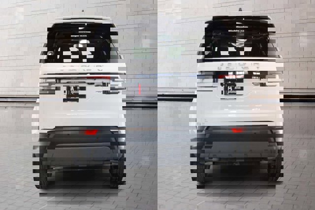 Vehicle image 4 of 40