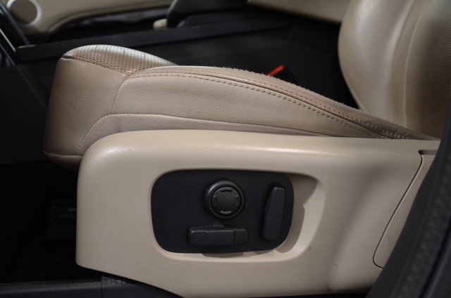 Vehicle image 14 of 40