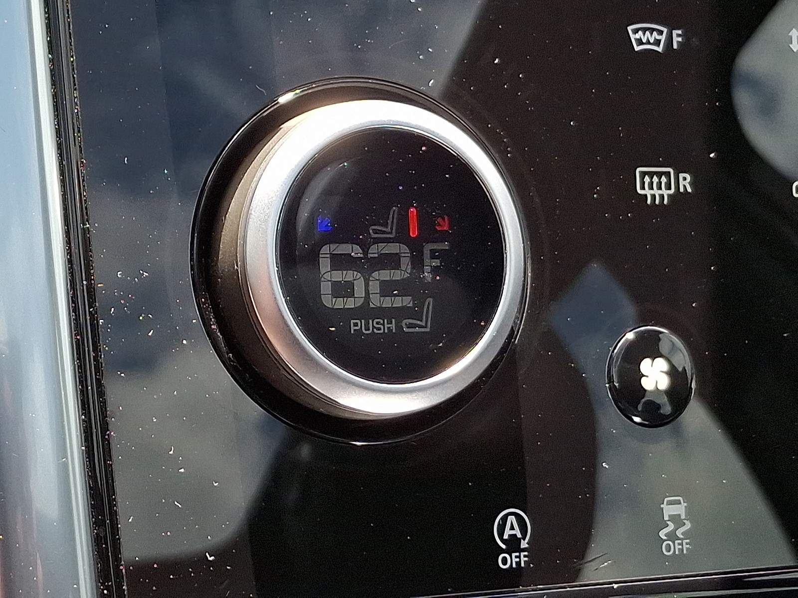 Vehicle image 25 of 32