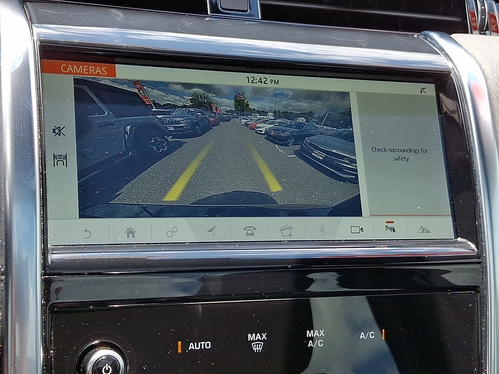 Vehicle image 20 of 32