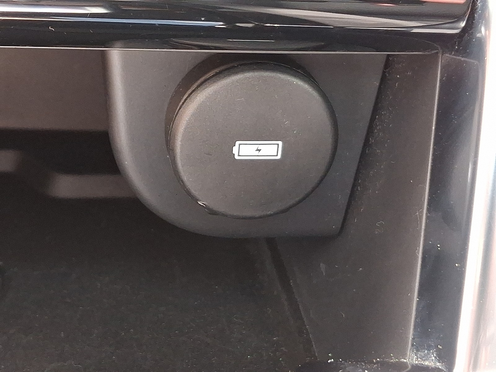 Vehicle image 26 of 32