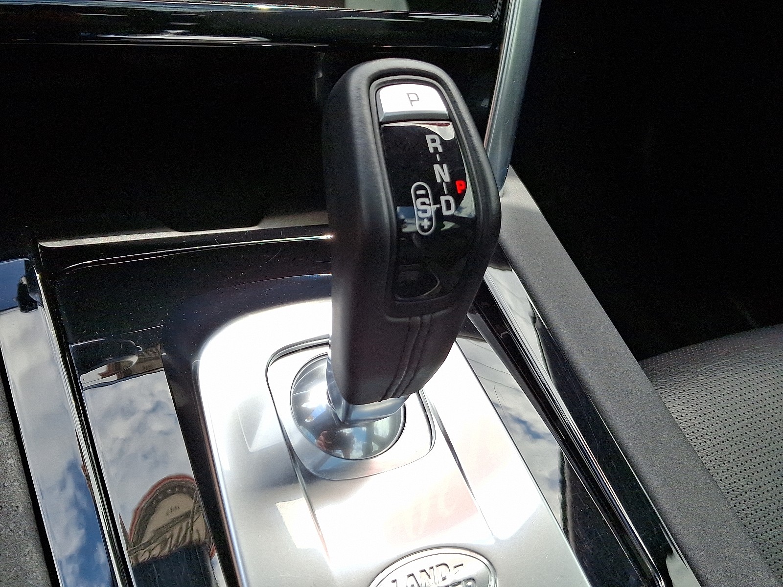 Vehicle image 16 of 32