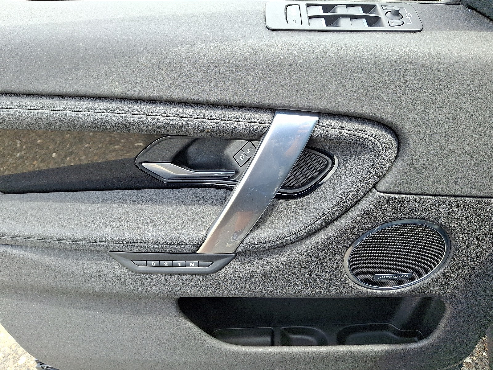 Vehicle image 13 of 32