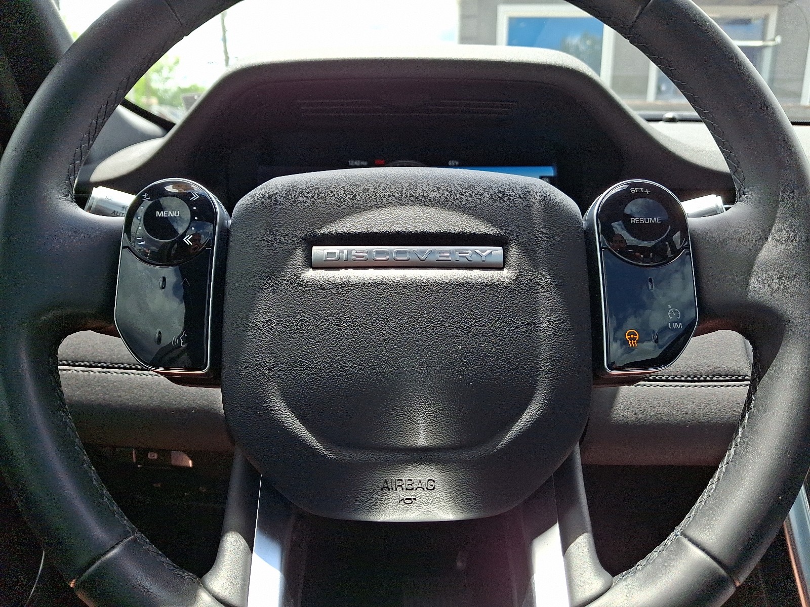 Vehicle image 21 of 32