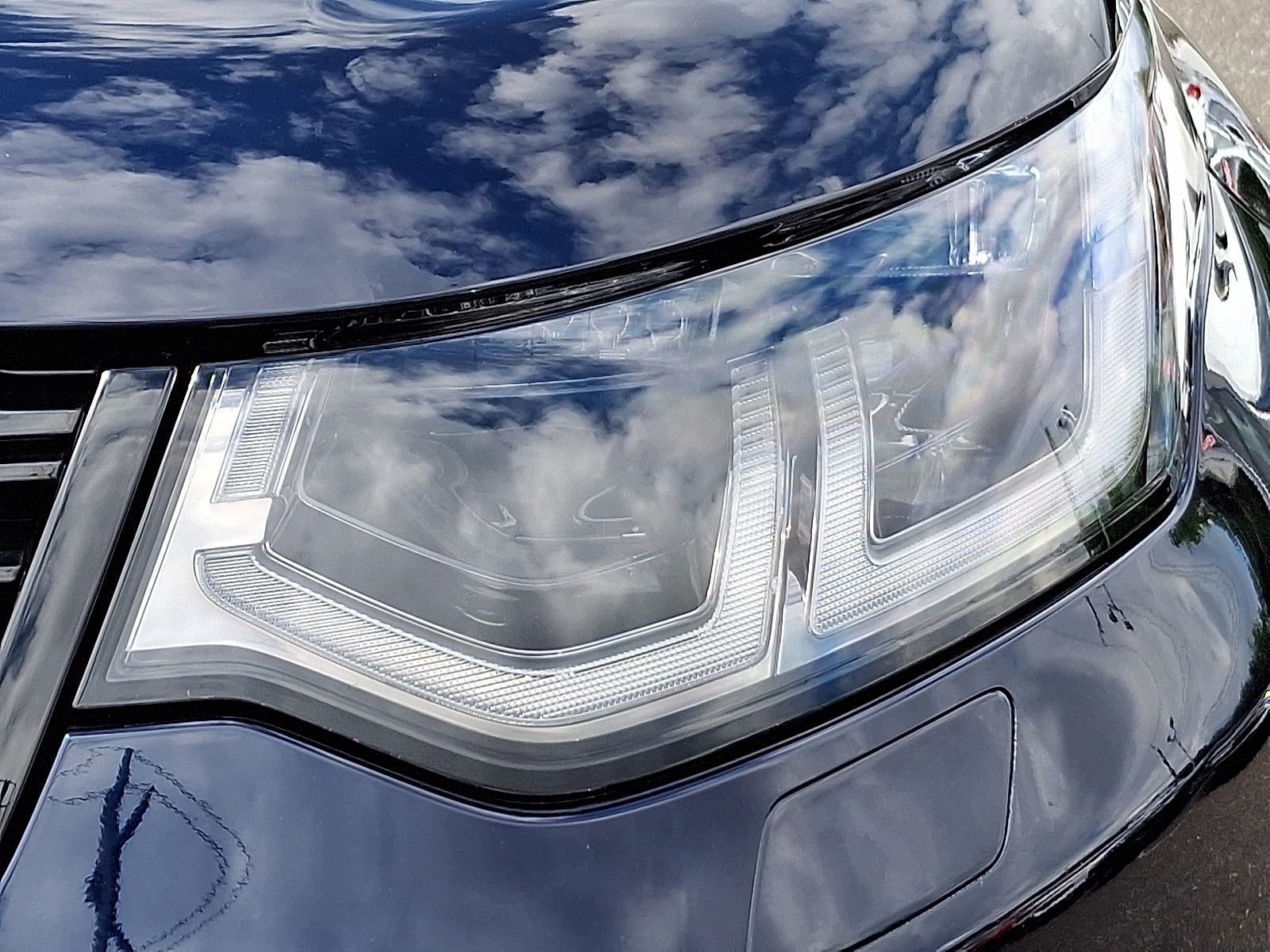 Vehicle image 10 of 32