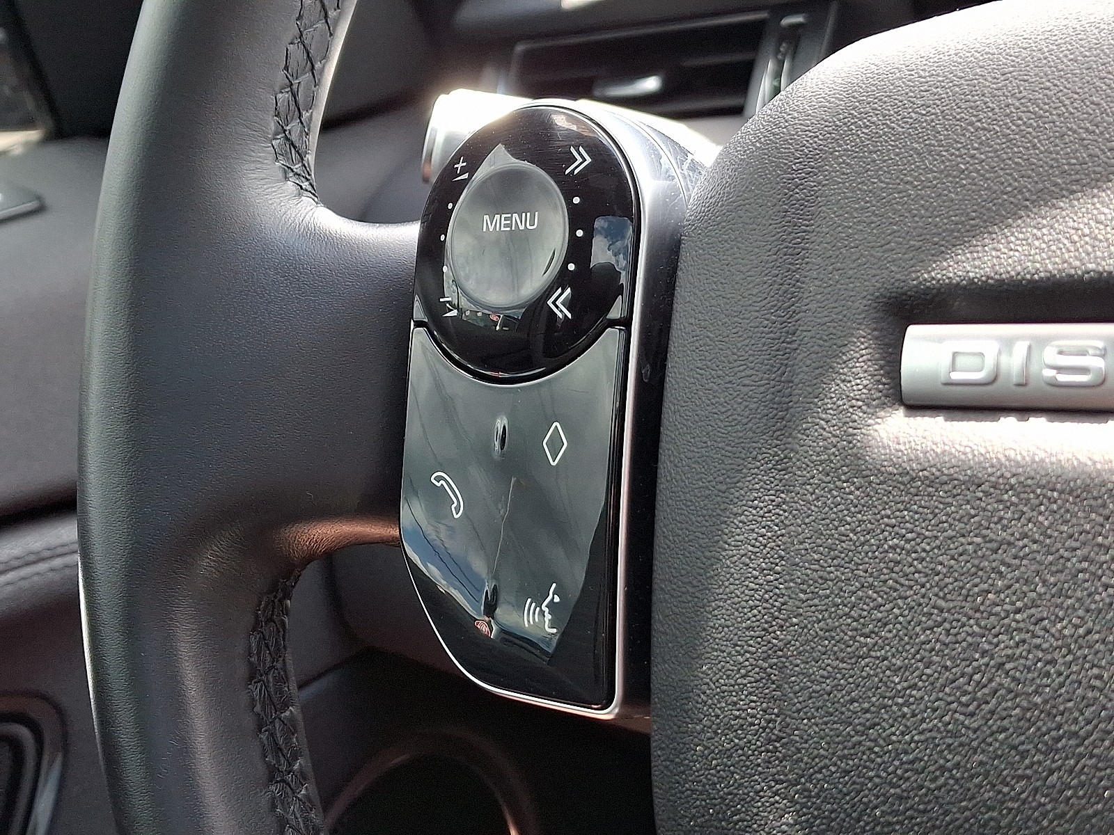 Vehicle image 23 of 32