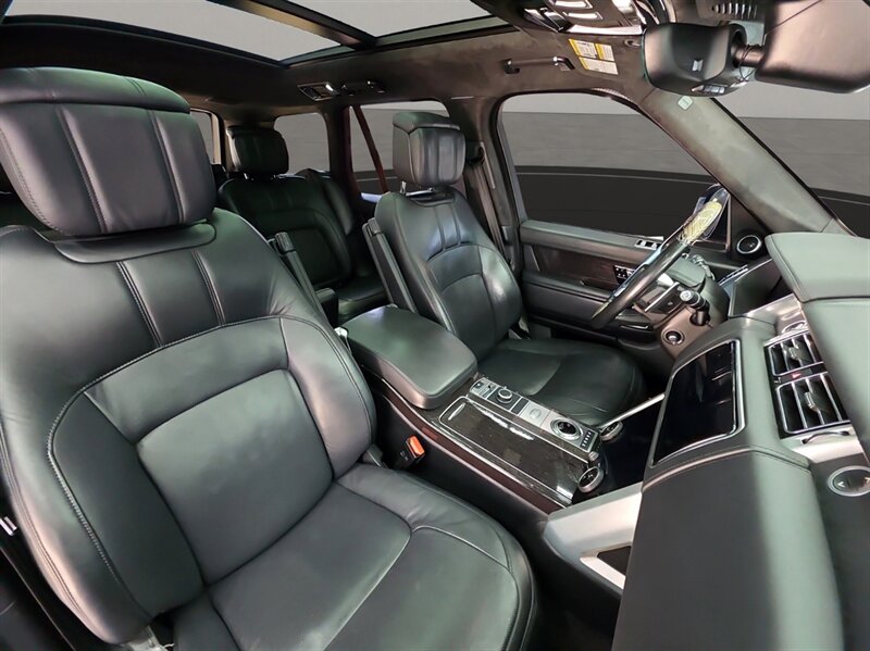 Vehicle image 19 of 26