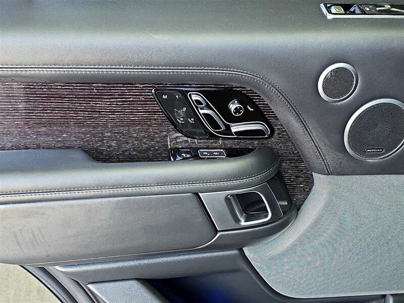 Vehicle image 23 of 26