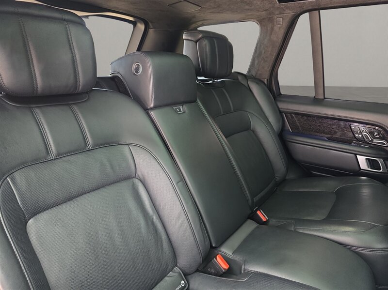 Vehicle image 18 of 26