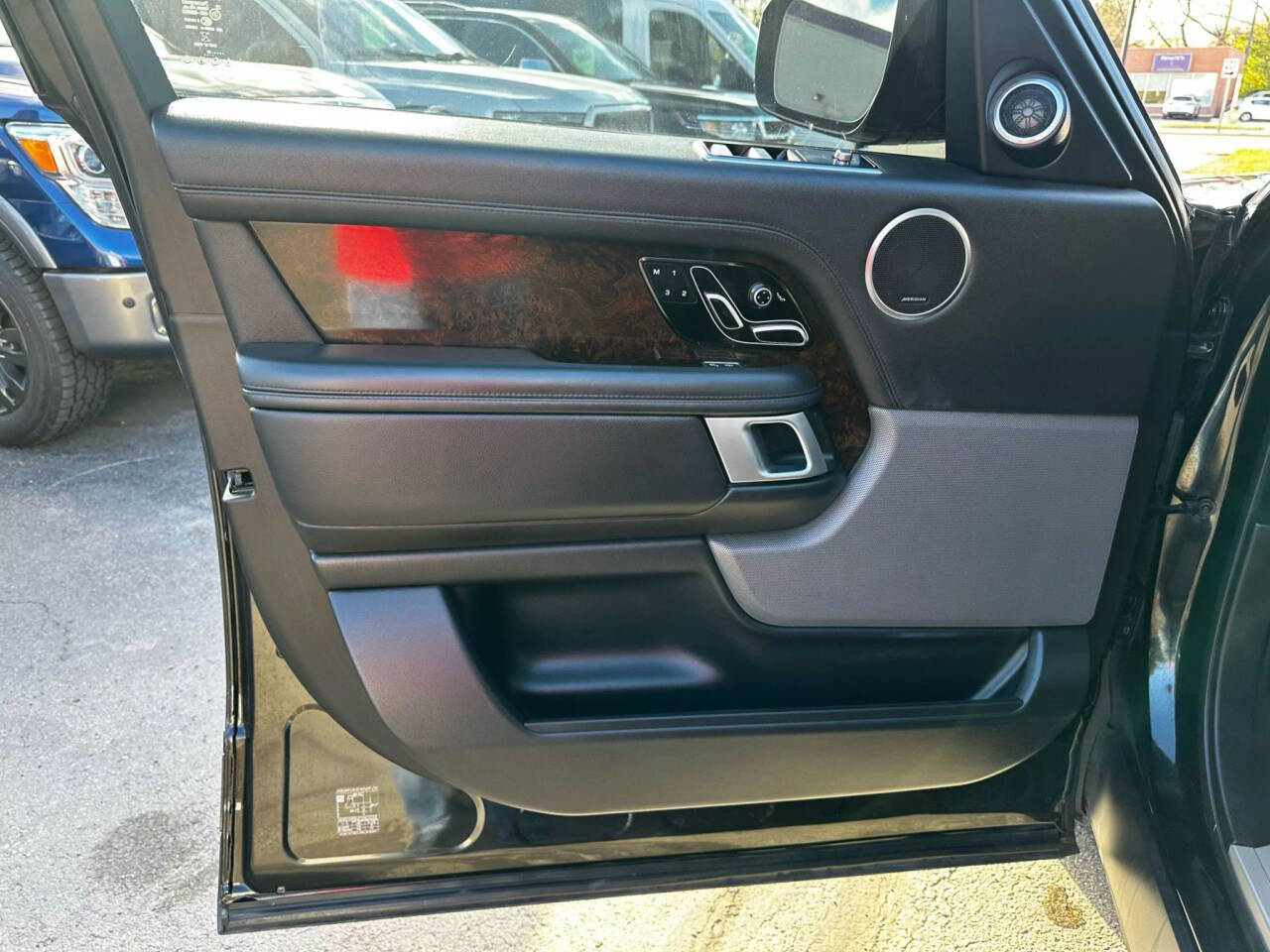 Vehicle image 7 of 23