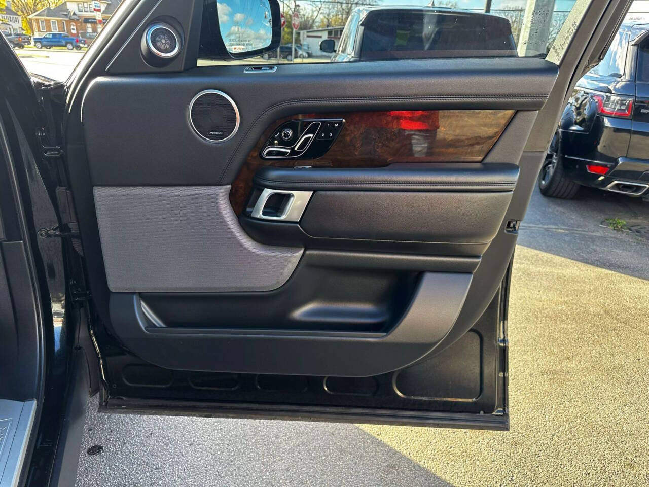 Vehicle image 16 of 23