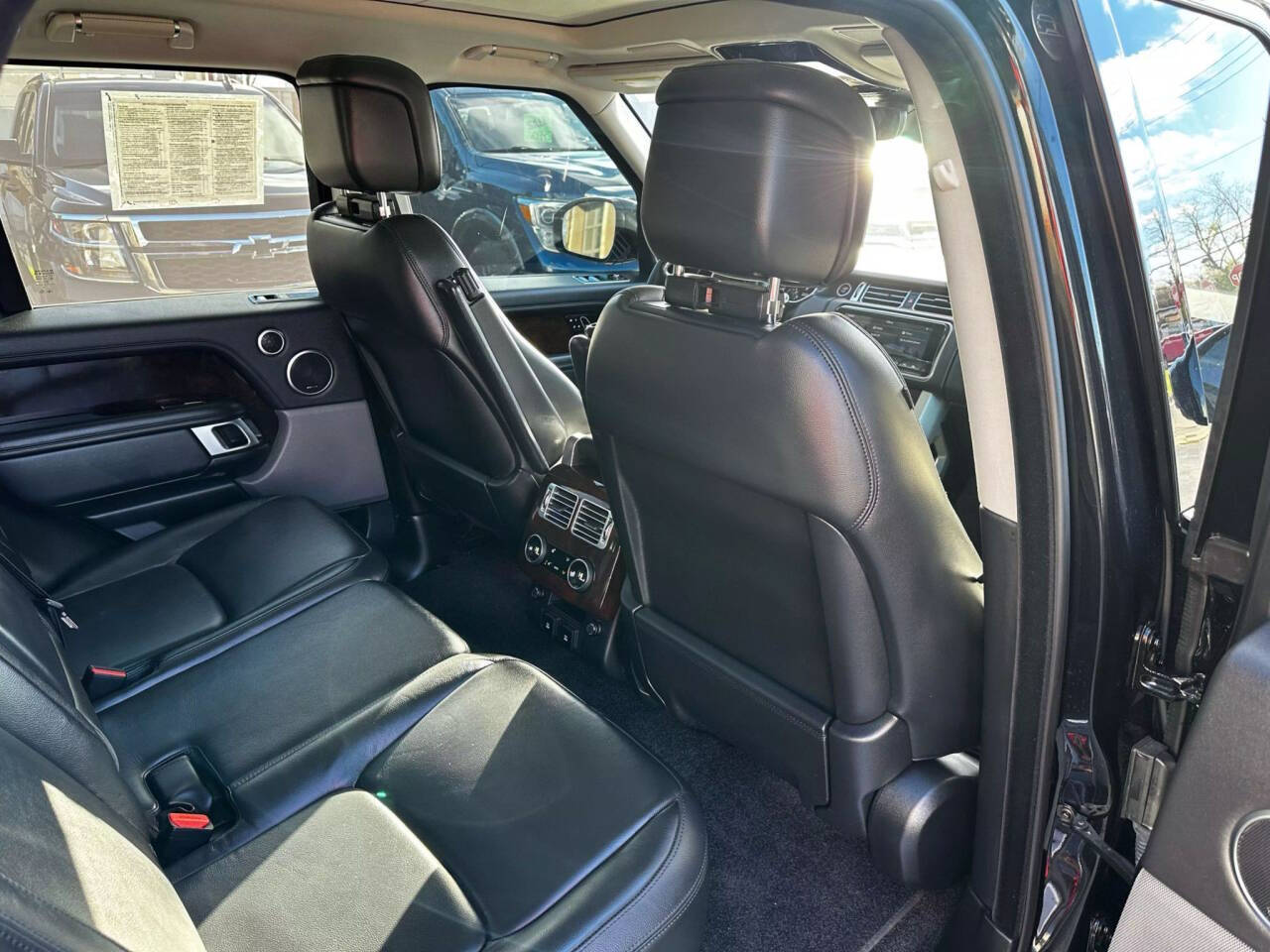 Vehicle image 11 of 23