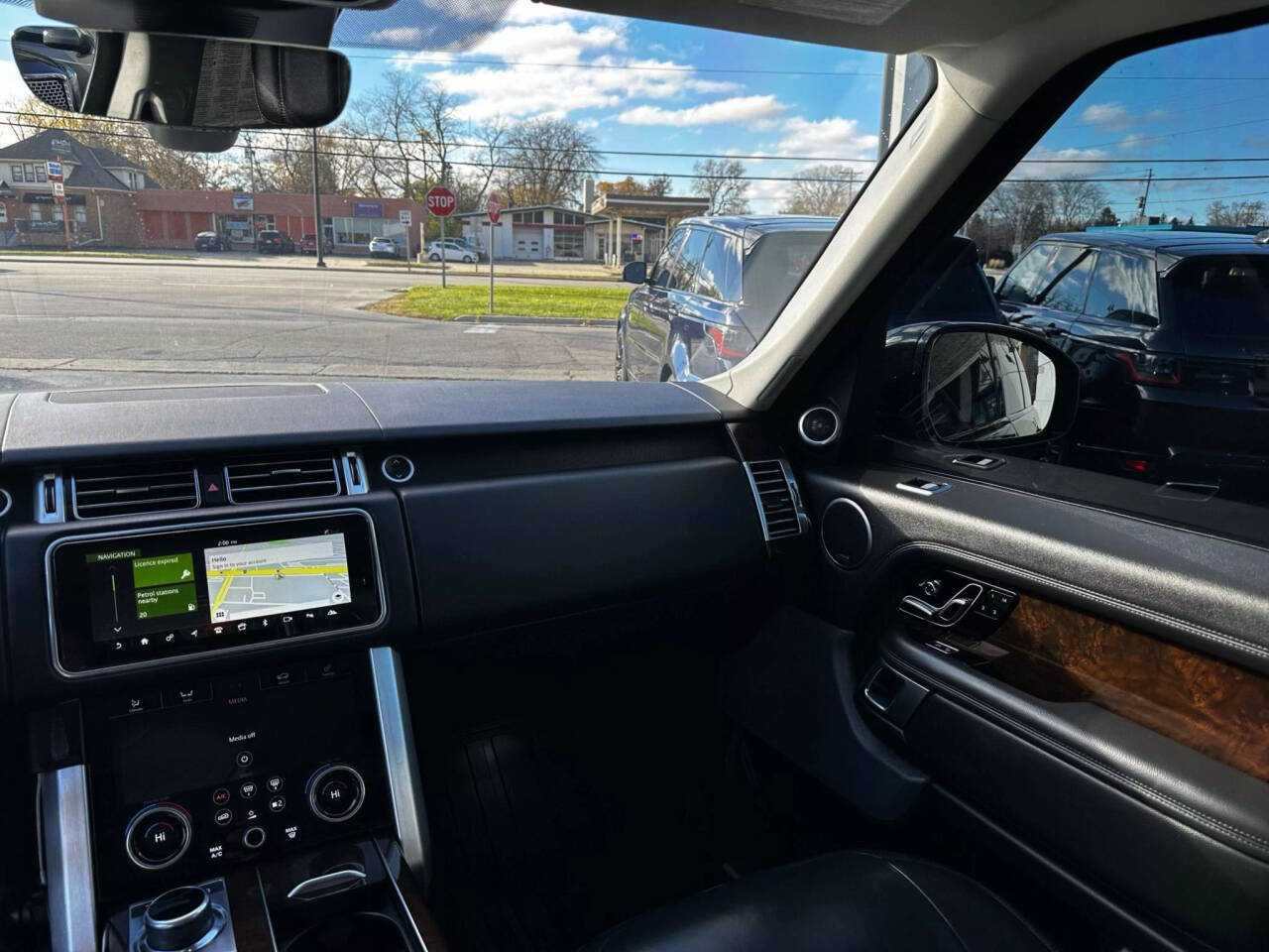 Vehicle image 21 of 23