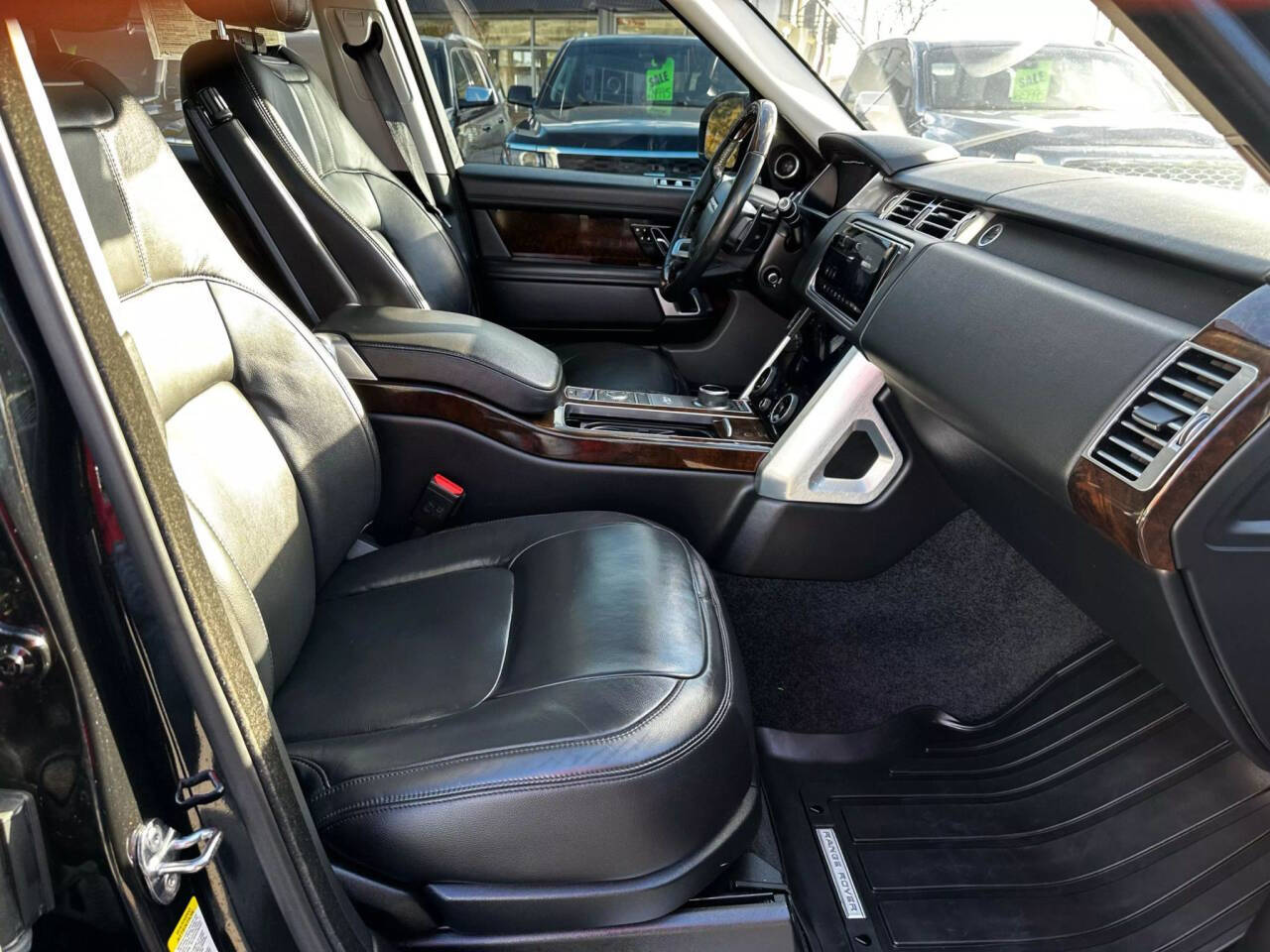 Vehicle image 18 of 23