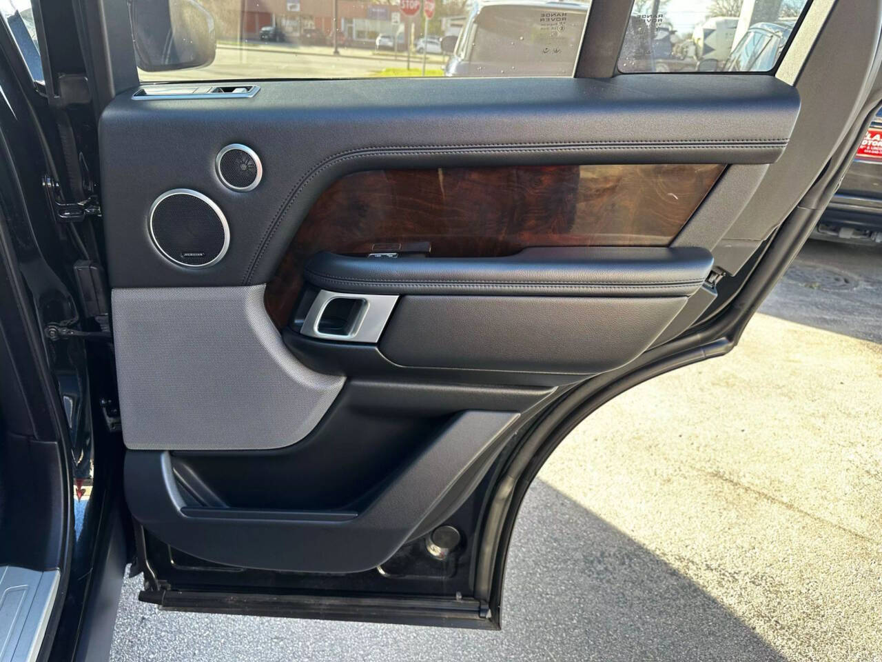 Vehicle image 20 of 23