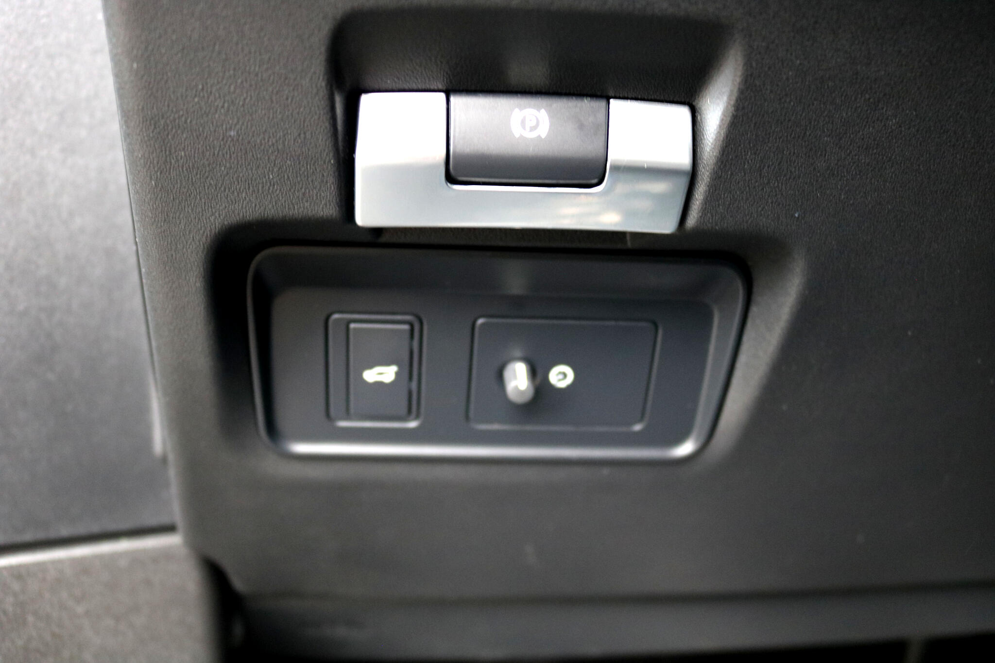 Vehicle image 43 of 46