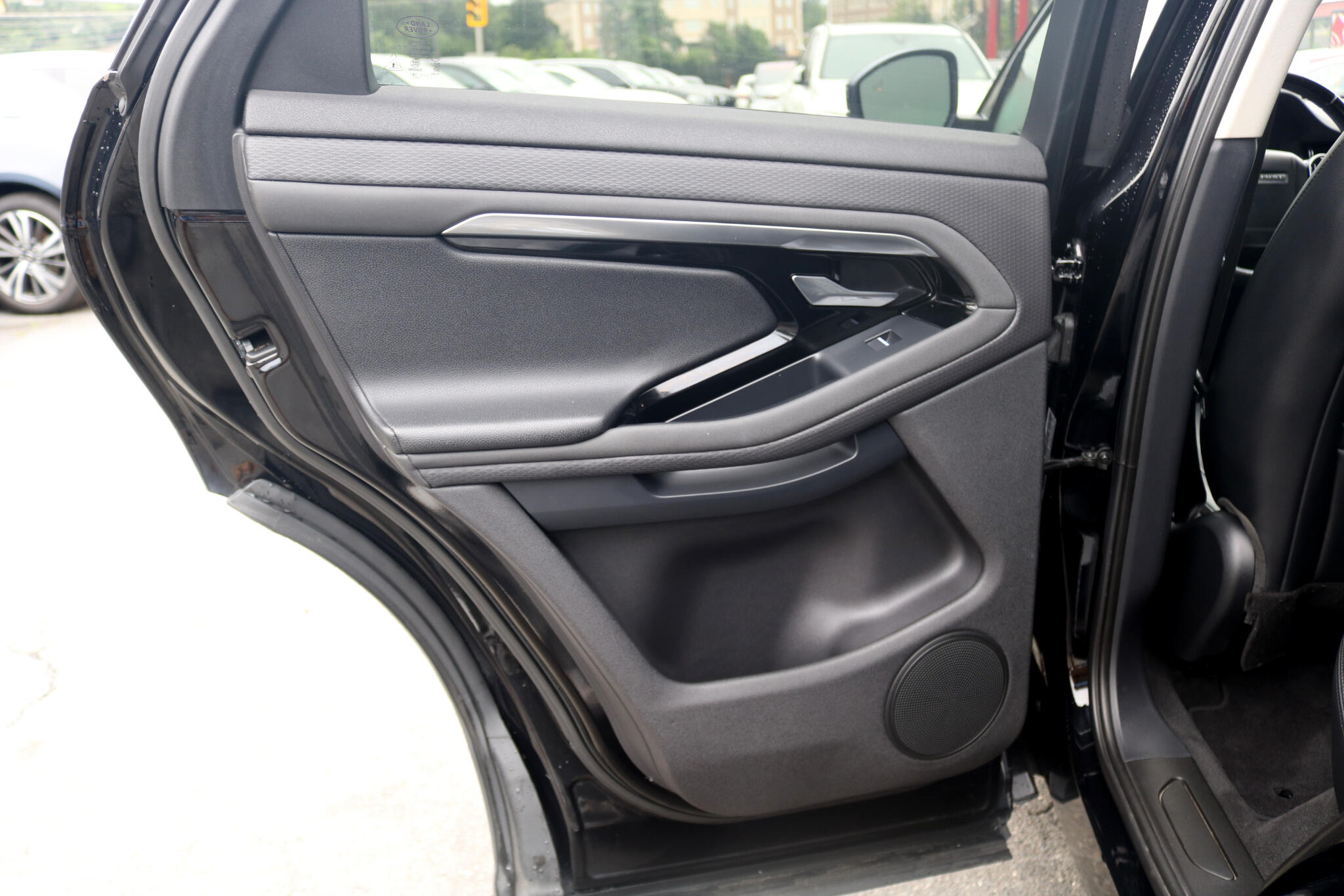 Vehicle image 34 of 46