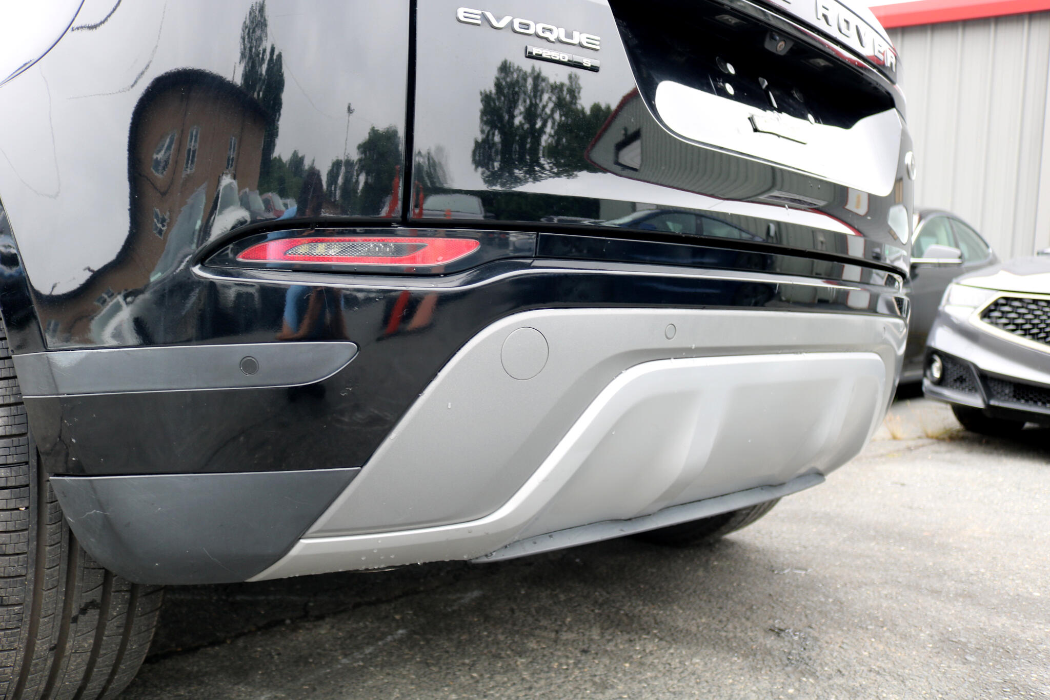 Vehicle image 4 of 46