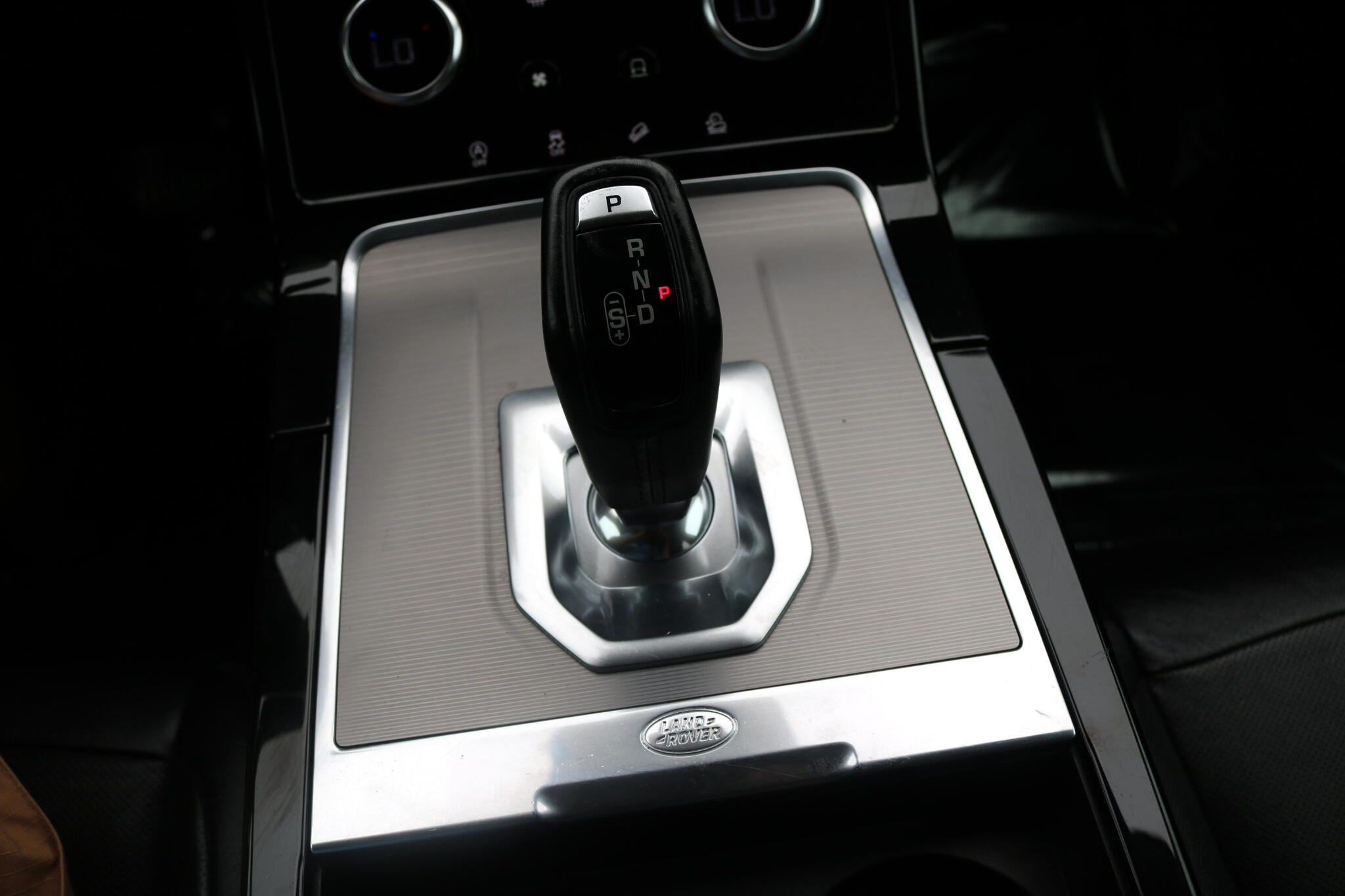 Vehicle image 27 of 46