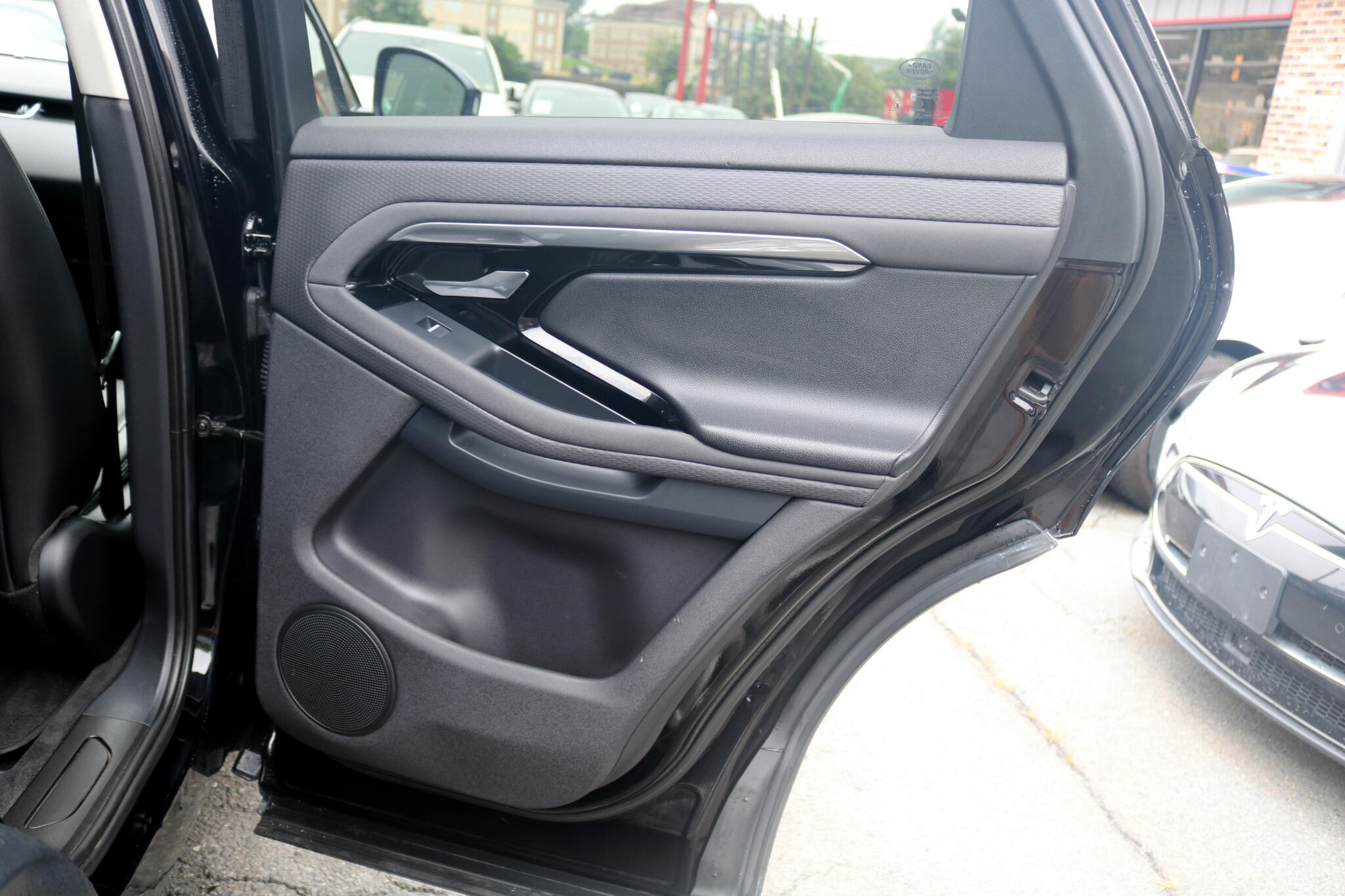 Vehicle image 18 of 46