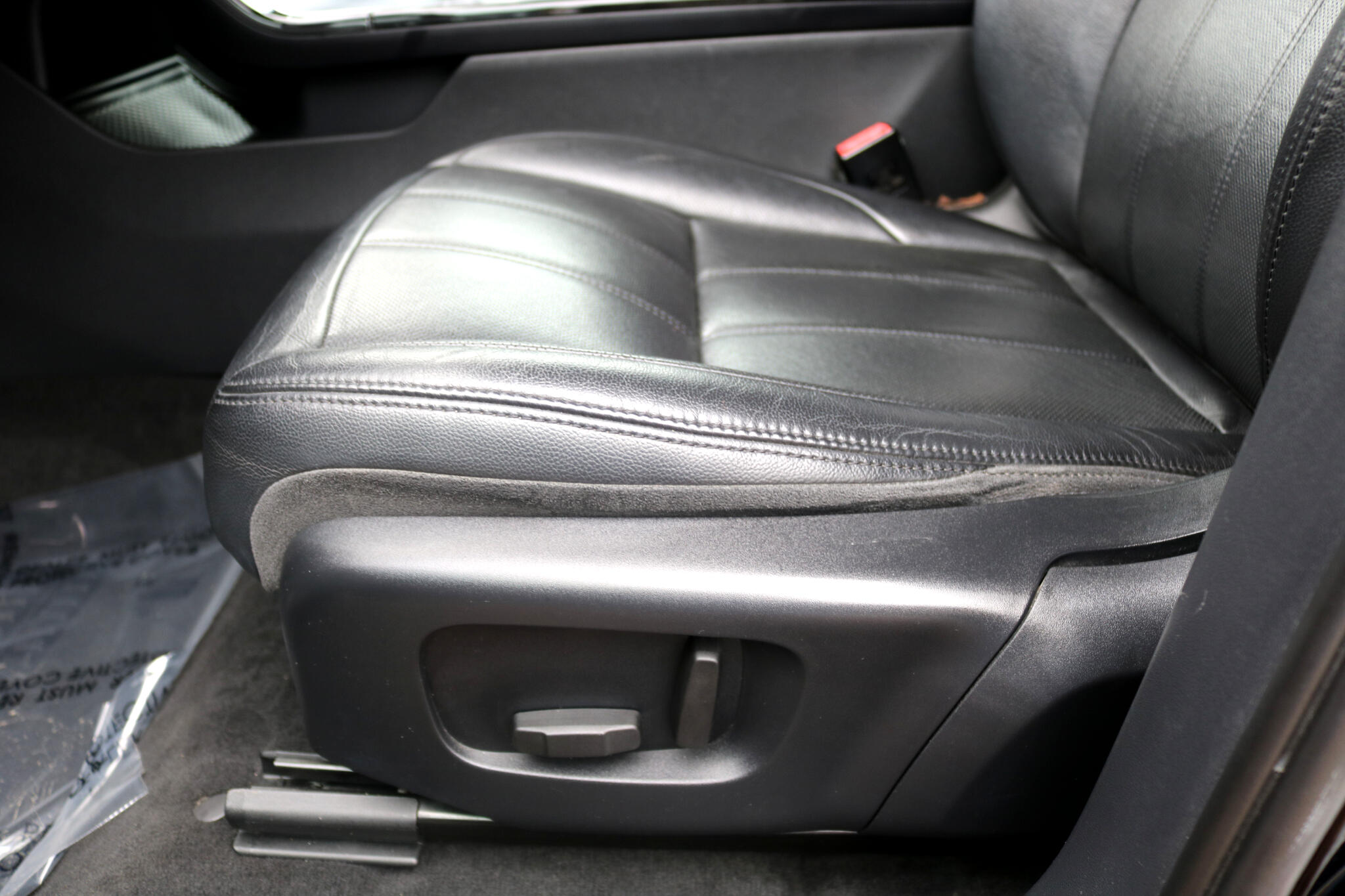 Vehicle image 33 of 46