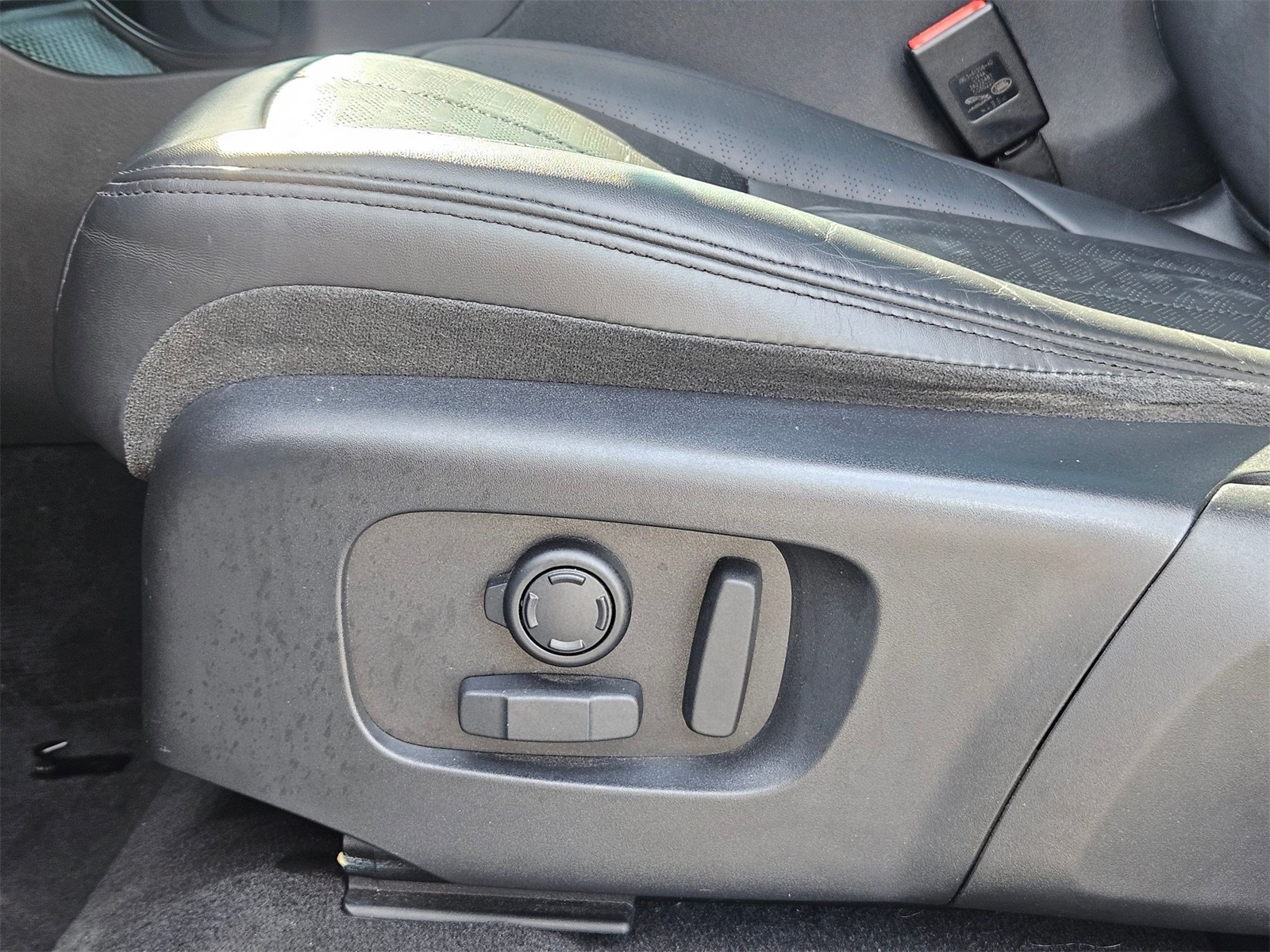 2020 Land Rover Range Rover Evoque R-Dynamic HSE Image 35 of 37