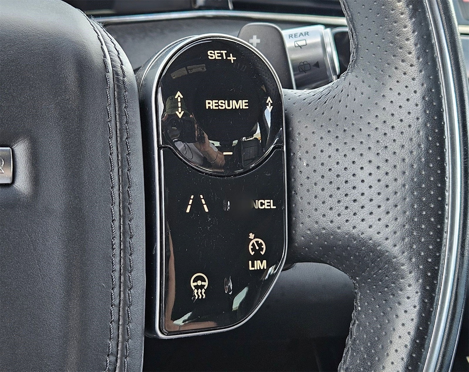 2020 Land Rover Range Rover Evoque R-Dynamic HSE Image 27 of 37