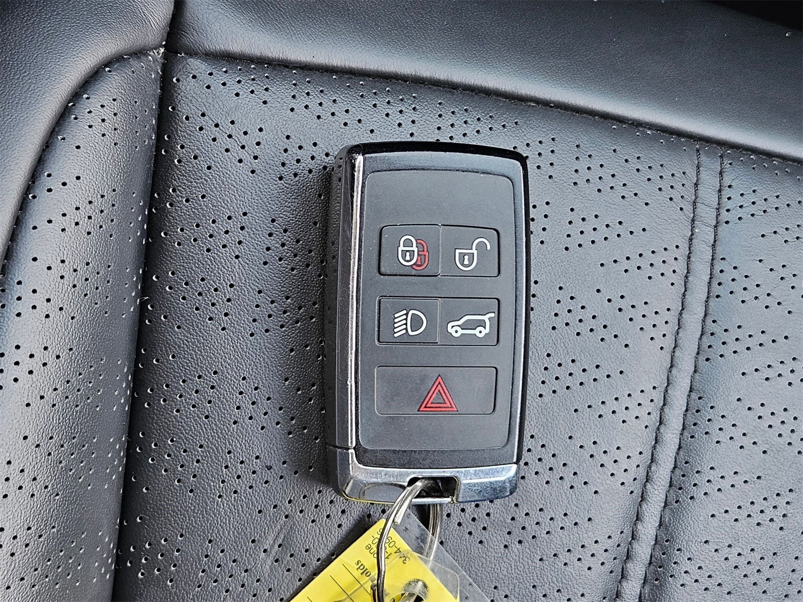 2020 Land Rover Range Rover Evoque R-Dynamic HSE Image 23 of 37