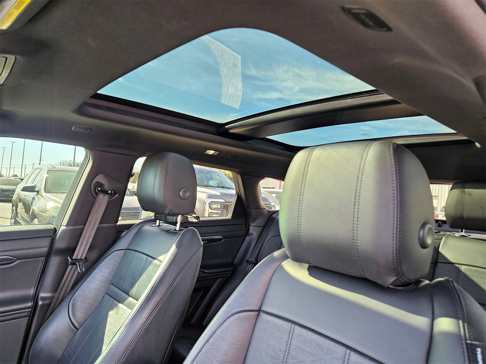 2020 Land Rover Range Rover Evoque R-Dynamic HSE Image 19 of 37